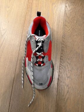 Balenciaga Chunky Runner Sneaker - Gray & Red